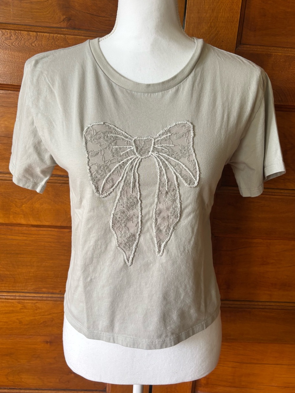 House of Cotton Lace Bow Short Sleeve Tee in Light Green